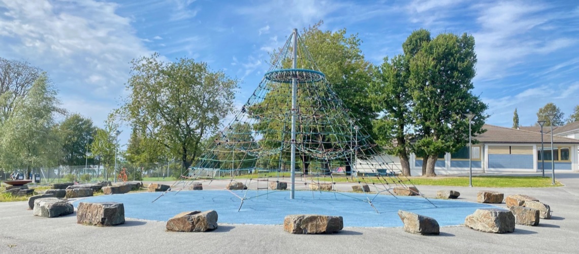 Bilde av eit klatrestativ